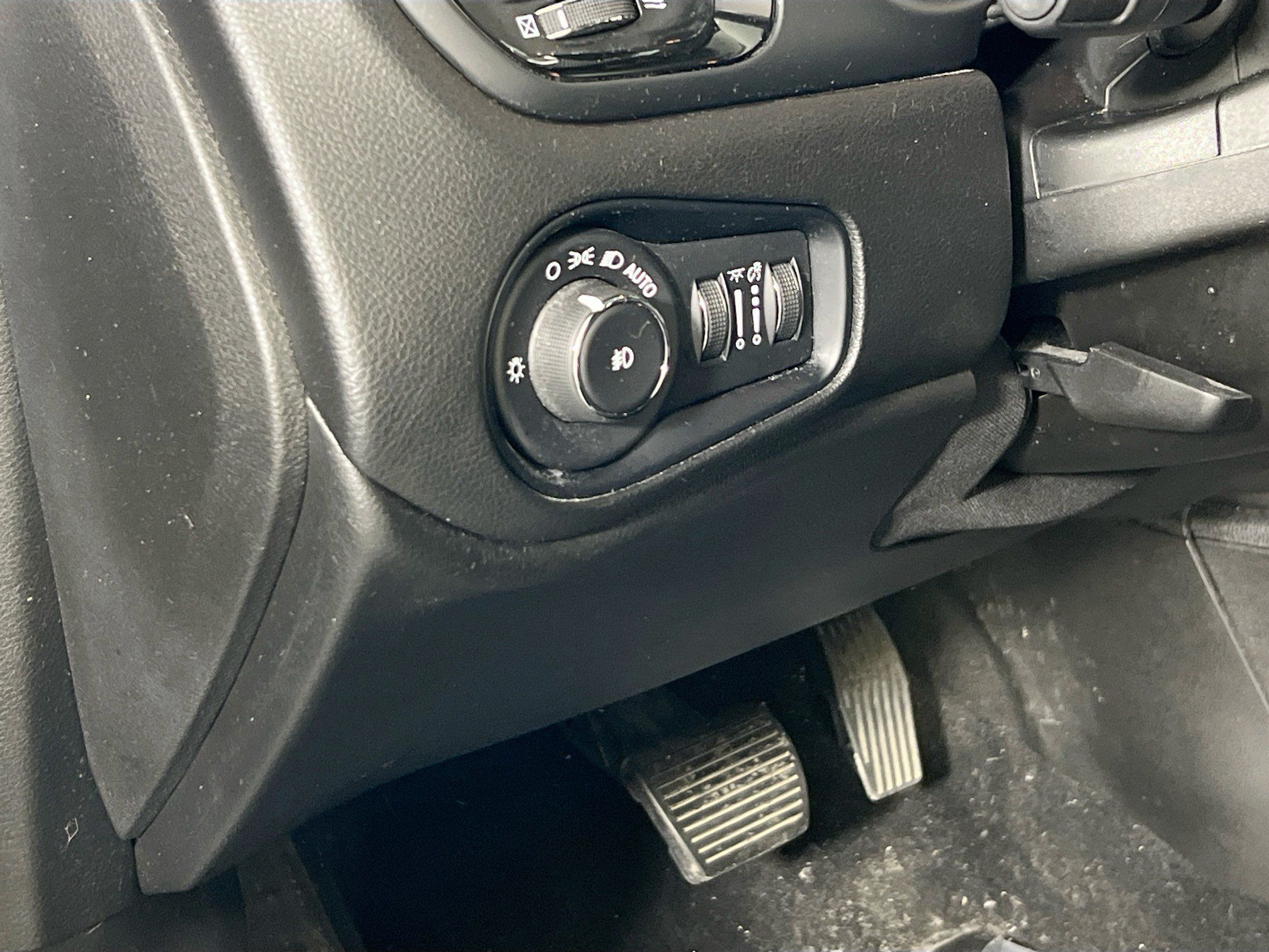 Used 2022 Jeep Renegade Altitude w/ Convenience Group AWD/4WD image 10