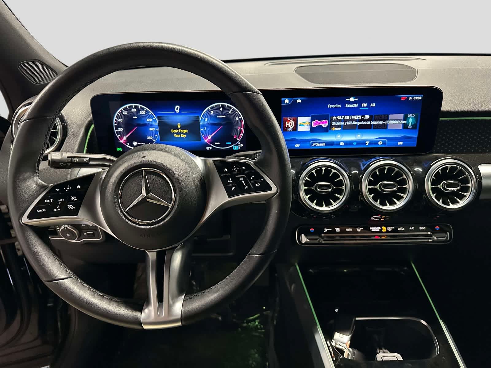 Used 2025 Mercedes-Benz GLB 250 4MATIC image 15