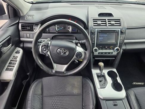 Used 2014 Toyota Camry SE image 16