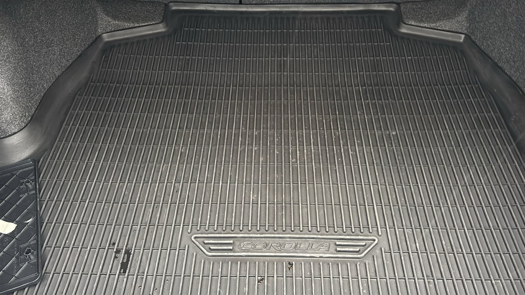 Used 2025 Toyota Corolla SE FWD image 31