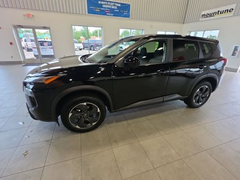 Used 2024 Nissan Rogue SV AWD/4WD image 17