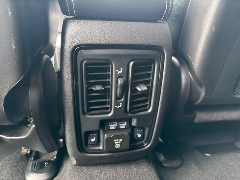 Used 2021 Dodge Durango SRT w/ Trailer Tow Group IV AWD/4WD image 36