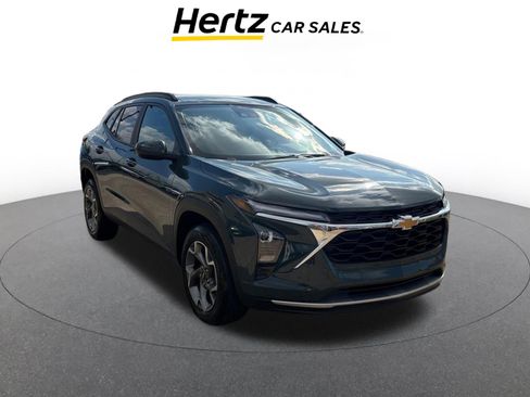 Used 2025 Chevrolet Trax LT image 1