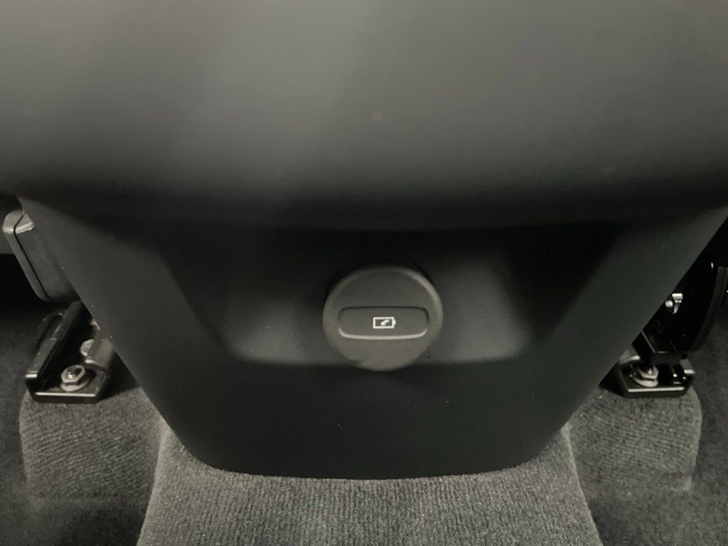 Used 2025 Volvo XC90 B6 Plus AWD/4WD image 19