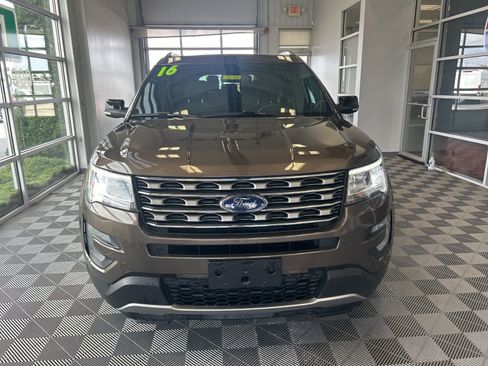 Used 2016 Ford Explorer XLT w/ Equipment Group 201A image 2
