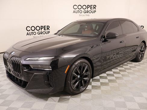 Used 2023 BMW 760i xDrive w/ Luxury Rear Seating Package AWD/4WD image 11