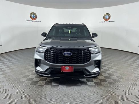 Used 2025 Ford Explorer ST-Line w/ ST-Line Street Pack AWD/4WD image 17