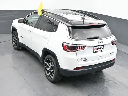 Used 2025 Jeep Compass Limited image 42