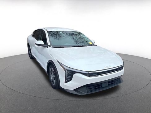 Used 2025 Kia K4 LXS image 3