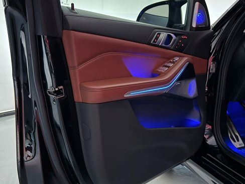 Used 2023 BMW X7 M60i w/ Climate Comfort Package image 17