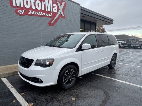 Used 2015 Dodge Grand Caravan SXT w/ Blacktop Package image 2