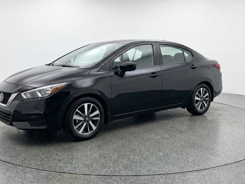 Used 2025 Nissan Versa SV image 3