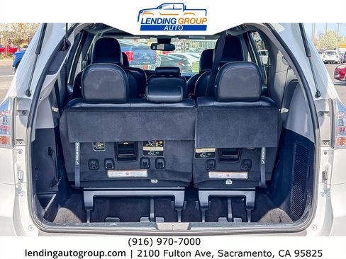 Used 2018 Toyota Sienna SE image 25