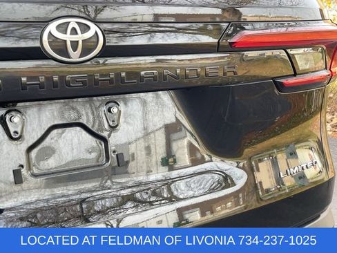 Used 2025 Toyota Grand Highlander AWD image 32