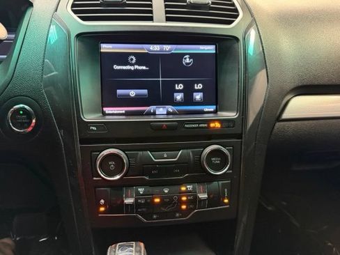 Used 2016 Ford Explorer XLT w/ Equipment Group 202A FWD image 17