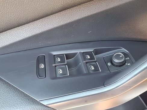 Used 2024 Volkswagen Jetta SE FWD image 18