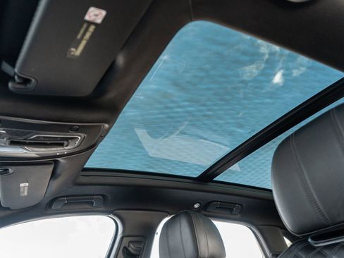 Certified 2022 Bentley Bentayga AWD/4WD image 29