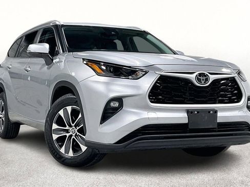 Used 2024 Toyota Highlander XLE image 1