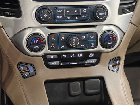 Used 2017 GMC Yukon SLT w/ Open Road Package AWD/4WD image 8