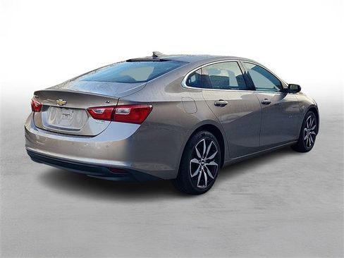 Used 2018 Chevrolet Malibu LT w/ Leather Package image 6