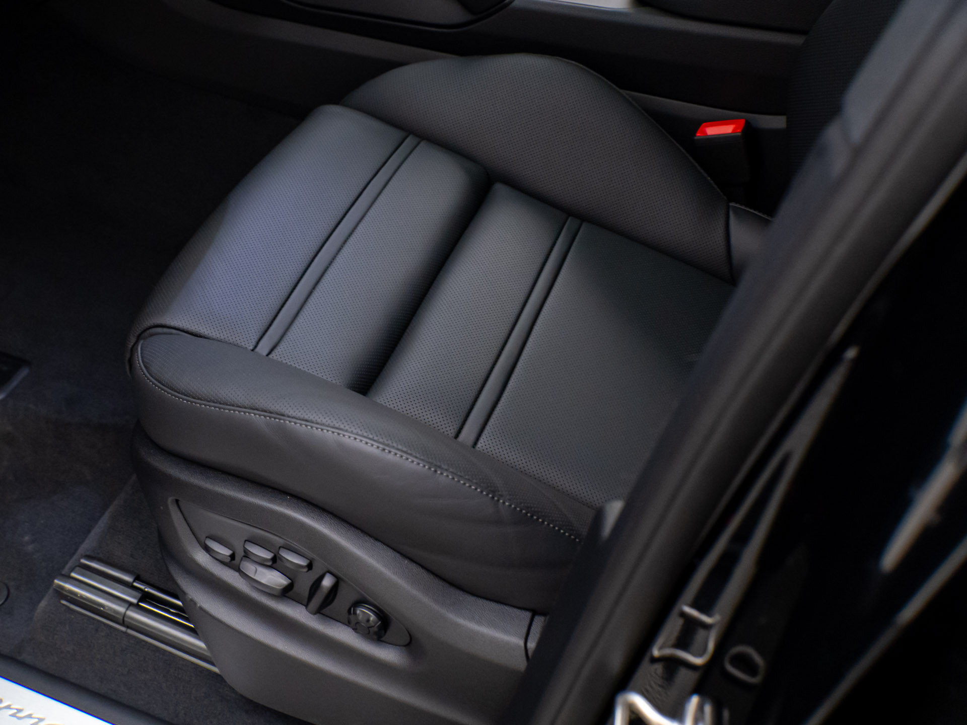 Certified 2026 Porsche Cayenne AWD/4WD image 16