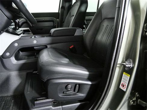 Used 2022 Land Rover Defender 110 SE image 17
