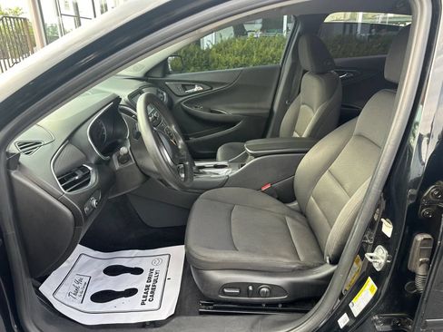 Used 2016 Chevrolet Malibu LT FWD image 9