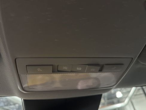 Used 2020 Chevrolet Trax LT w/ LT Convenience Package image 16