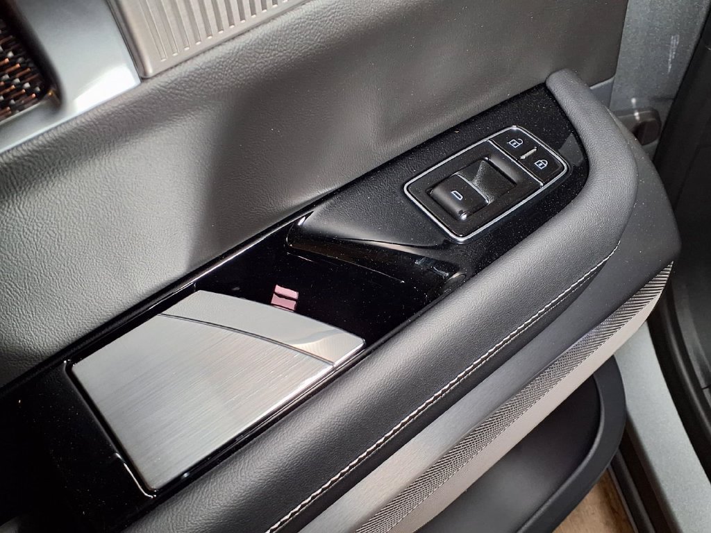 New 2027 Cadillac Vistiq Sport AWD/4WD image 11