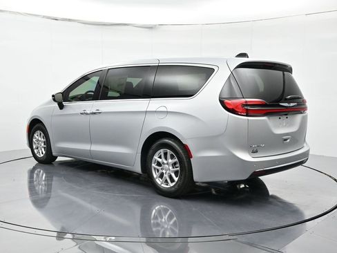 New 2026 Chrysler Pacifica Select image 8