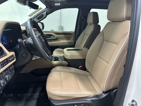 Used 2024 Chevrolet Tahoe Premier w/ Premium Package AWD/4WD image 16