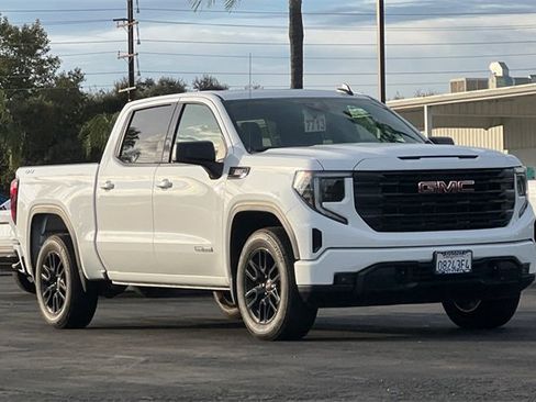 Used 2025 GMC Sierra 1500 Elevation image 2