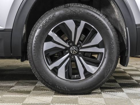 Used 2025 Volkswagen Atlas SE image 18