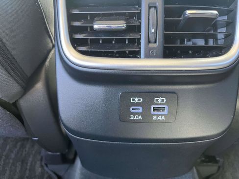 Used 2024 Subaru Outback Premium AWD/4WD image 9