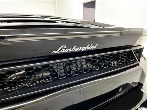 Used 2017 Lamborghini Huracan LP 580-2 RWD image 31