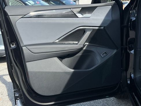 New 2026 Volkswagen Tiguan SE R-Line image 17