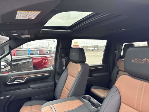 Used 2025 Chevrolet Silverado 2500 High Country w/ Technology Package image 12