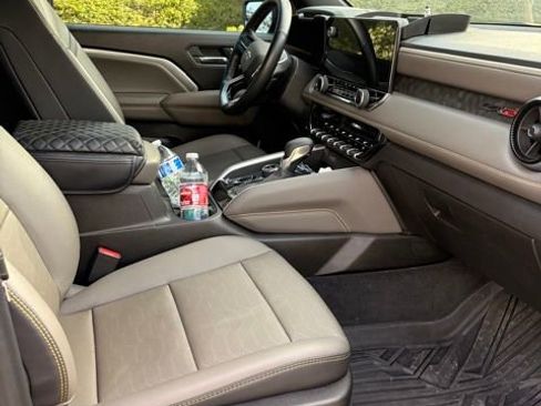 Used 2024 Chevrolet Colorado ZR2 w/ ZR2 Convenience Package III AWD/4WD image 5