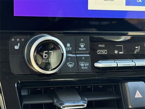 New 2026 Toyota Highlander XLE image 21