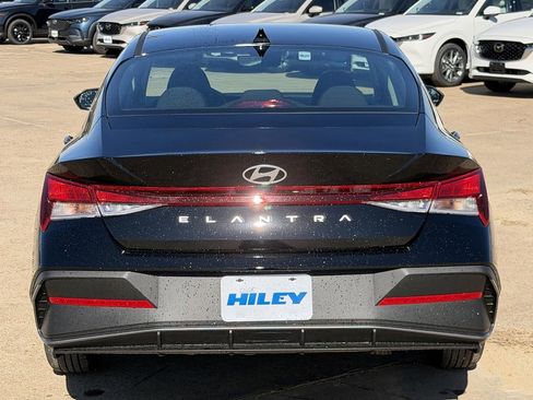 New 2026 Hyundai Elantra SE image 5