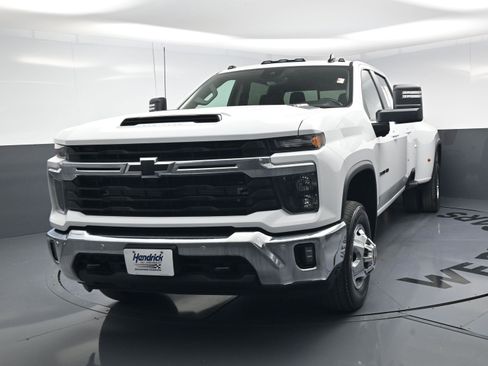 Used 2025 Chevrolet Silverado 3500 LT w/ Safety Package image 11