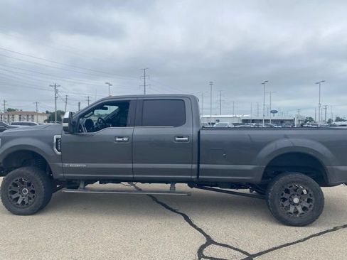 Used 2017 Ford F250 Platinum w/ FX4 Off-Road Package AWD/4WD image 13