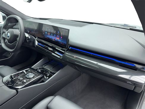 Used 2025 BMW 530i image 43