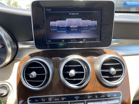 Used 2019 Mercedes-Benz GLC 350e 4MATIC w/ Premium Package image 15