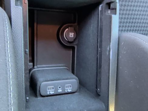 Used 2023 Dodge Charger SXT image 29