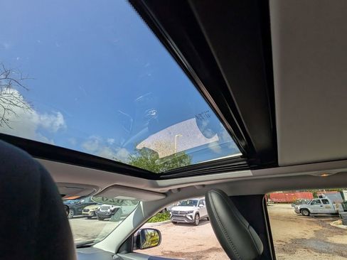 Used 2020 Jeep Cherokee Latitude Plus image 14