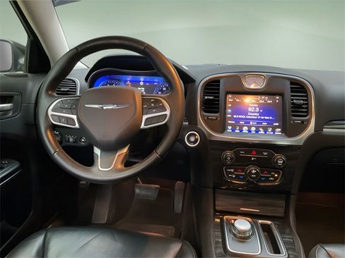 Used 2017 Chrysler 300 Limited image 14