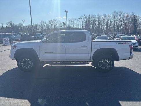 Used 2022 Toyota Tacoma TRD Off-Road image 4