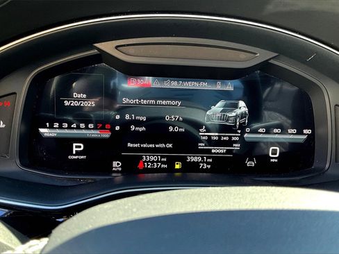 Certified 2022 Audi SQ7 Premium Plus w/ SQ7 Executive Package image 10