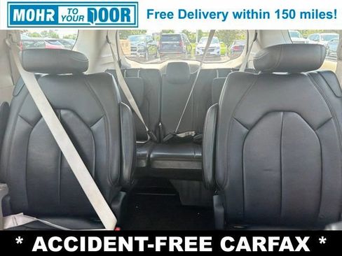 Used 2017 Chrysler Pacifica Touring-L Plus w/ Advanced Safetytec Group FWD image 33